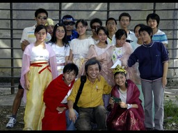 2006年金沙一中英語營:鄺醫生與表演小組學生