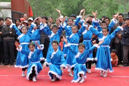 甘肅安定區健行馬營小學舞蹈表演