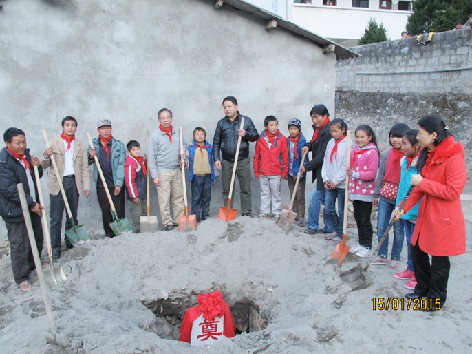 福贡县鹿马登阿路底完小学生宿舍健行菁雲軒僑心樓奠基 (19)