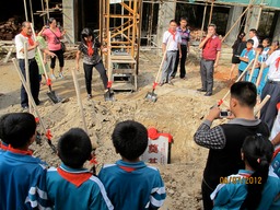 雲南省德宏州梁河縣曩宋阿昌族鄉中心小學健行杏社僑心樓僑心樓僑愛樓奠基照片 (22)